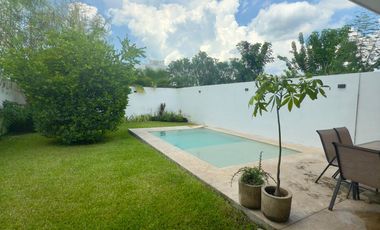 Casa en Venta en Esquina de 4 Recámaras con Paneles en Botánico Residencial