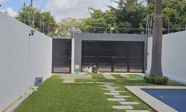 Casa en privada con alberca en Centro de Jiutepec, Morelos.