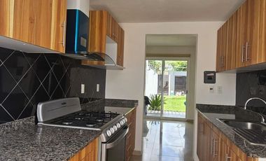 Casa en privada con alberca en Centro de Jiutepec, Morelos.