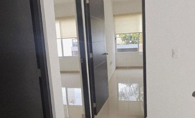 Casa en privada con alberca en Centro de Jiutepec, Morelos.