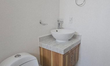 Casa en privada con alberca en Centro de Jiutepec, Morelos.