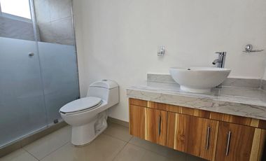 Casa en privada con alberca en Centro de Jiutepec, Morelos.