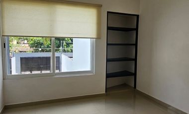 Casa en privada con alberca en Centro de Jiutepec, Morelos.