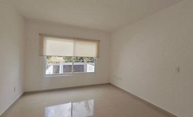 Casa en privada con alberca en Centro de Jiutepec, Morelos.