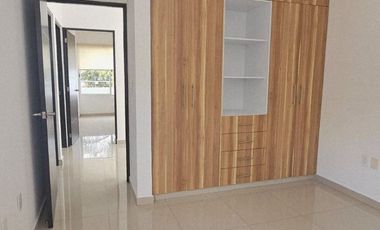 Casa en privada con alberca en Centro de Jiutepec, Morelos.