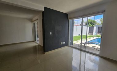 Casa en privada con alberca en Centro de Jiutepec, Morelos.