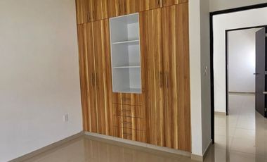 Casa en privada con alberca en Centro de Jiutepec, Morelos.