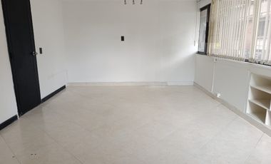 ARRIENDO OFICINA FRENTE A LA GOBERNACION