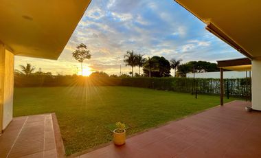 Extraordinaria casa campestre moderna de un solo nivel en Cerritos con lote de 1500 m2. Pereira - Colombia.