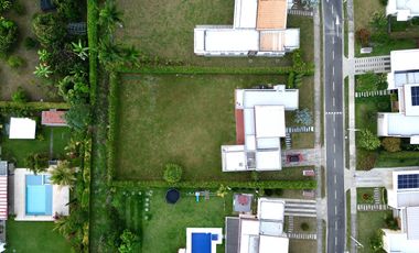 Extraordinaria casa campestre moderna de un solo nivel en Cerritos con lote de 1500 m2. Pereira - Colombia.
