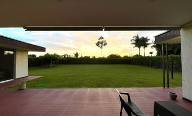 Extraordinaria casa campestre moderna de un solo nivel en Cerritos con lote de 1500 m2. Pereira - Colombia.