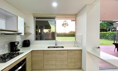 Extraordinaria casa campestre moderna de un solo nivel en Cerritos con lote de 1500 m2. Pereira - Colombia.