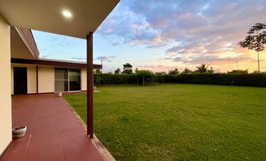 Extraordinaria casa campestre moderna de un solo nivel en Cerritos con lote de 1500 m2. Pereira - Colombia.