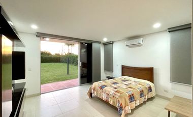 Extraordinaria casa campestre moderna de un solo nivel en Cerritos con lote de 1500 m2. Pereira - Colombia.