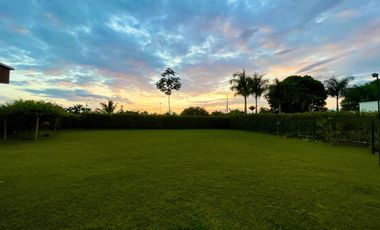 Extraordinaria casa campestre moderna de un solo nivel en Cerritos con lote de 1500 m2. Pereira - Colombia.