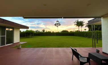 Extraordinaria casa campestre moderna de un solo nivel en Cerritos con lote de 1500 m2. Pereira - Colombia.