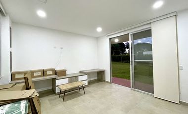 Extraordinaria casa campestre moderna de un solo nivel en Cerritos con lote de 1500 m2. Pereira - Colombia.