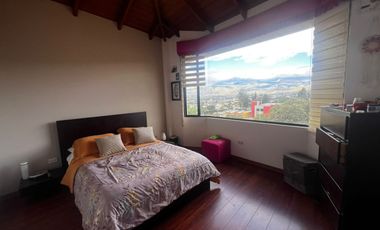 AMPLIA CASA DE ARRIENDO EN CUMBAYÁ!!