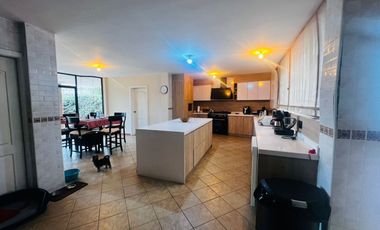 AMPLIA CASA DE ARRIENDO EN CUMBAYÁ!!