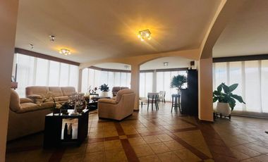 AMPLIA CASA DE ARRIENDO EN CUMBAYÁ!!