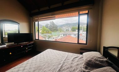 AMPLIA CASA DE ARRIENDO EN CUMBAYÁ!!