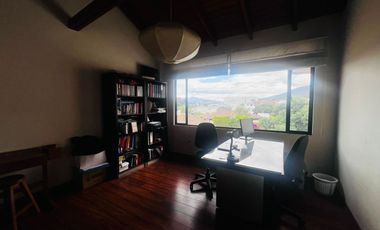 AMPLIA CASA DE ARRIENDO EN CUMBAYÁ!!