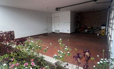 AMPLIA CASA DE ARRIENDO EN CUMBAYÁ!!