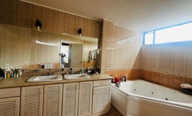 AMPLIA CASA DE ARRIENDO EN CUMBAYÁ!!