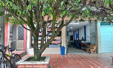 SE VENDE CASA CON 3 LOCALES COMERCIALES FRENTE AL SENA