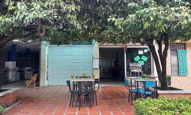 SE VENDE CASA CON 3 LOCALES COMERCIALES FRENTE AL SENA