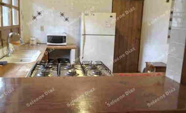 Bonita casa en Venta, a 3 cuadras del centro, ideal para un hotel boutique , o familias grandes, tiene 5 recamaras, 7 baños, sala Tx, estudio independiente con baño, 1/2 baño, sala comedor con chimenea, terraza, jardín muy grande(ideal para construir cabañas),, desayunador, cocina, cuarto lavado, cuarto servicio con baño, 5 lugares estacionamiento, cisterna y portón eléctrico.