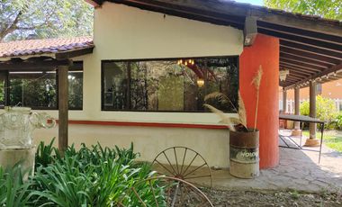 ¡Tu propio paraíso privado en Río Belo! Una planta, 2 habitaciones, 1 baño, jardín enorme a un costado del arroyo