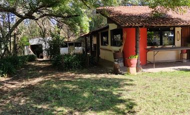 ¡Tu propio paraíso privado en Río Belo! Una planta, 2 habitaciones, 1 baño, jardín enorme a un costado del arroyo