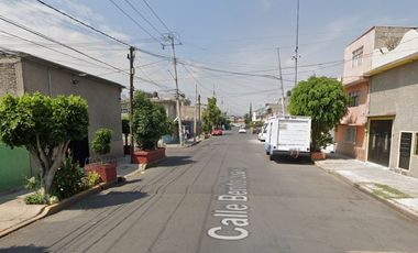 Inversión Segura y Rentable en Bienes Raíces, Casa en Constitución de 1857, NEZAHUALCOYOTL, MEX.