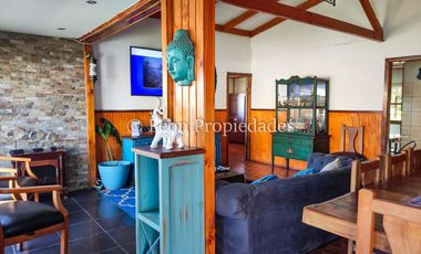 Leon Propiedades vende sitio con casa, en sector Lolenco, Curacaví.