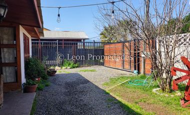 Leon Propiedades vende sitio con casa, en sector Lolenco, Curacaví.