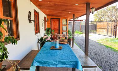 Leon Propiedades vende sitio con casa, en sector Lolenco, Curacaví.