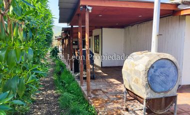 Leon Propiedades vende sitio con casa, en sector Lolenco, Curacaví.