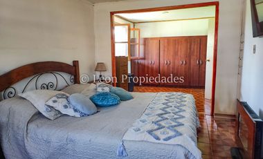 Leon Propiedades vende sitio con casa, en sector Lolenco, Curacaví.