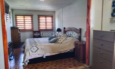 Leon Propiedades vende sitio con casa, en sector Lolenco, Curacaví.