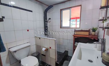 Leon Propiedades vende sitio con casa, en sector Lolenco, Curacaví.