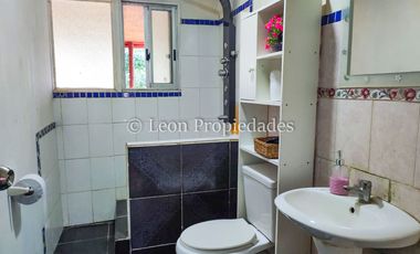 Leon Propiedades vende sitio con casa, en sector Lolenco, Curacaví.