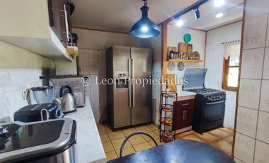 Leon Propiedades vende sitio con casa, en sector Lolenco, Curacaví.