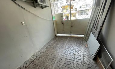 CIUDADELA LAS ORQUIDEAS VENDO PRECIOS Y AMPLIO EDIFICIO RENTERO CON TRES DEPARTAMENTOS Y TERRAZA. OPORTUNIDAD