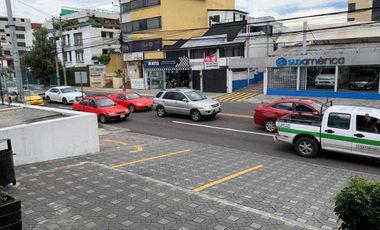 Venta de Centro Comercial con 14 Locales en el Batan, Av. Shyris