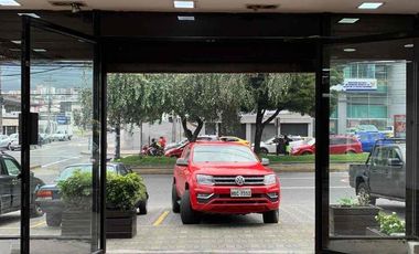 Venta de Centro Comercial con 14 Locales en el Batan, Av. Shyris