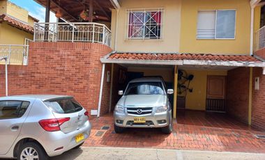 Vendo Casa RENTANDO en Cañaveral, Versalles