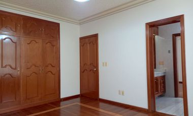 CASA EN RENTA IDEAL PARA OFICINA, SPA, CONSULTORIOS, CASA HABITACION, ETC. CERCA PARQUE METROPOLITANO.