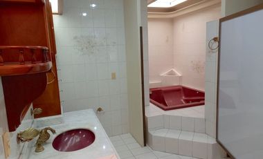 CASA EN RENTA IDEAL PARA OFICINA, SPA, CONSULTORIOS, CASA HABITACION, ETC. CERCA PARQUE METROPOLITANO.