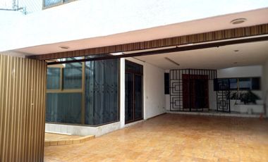 CASA EN RENTA IDEAL PARA OFICINA, SPA, CONSULTORIOS, CASA HABITACION, ETC. CERCA PARQUE METROPOLITANO.